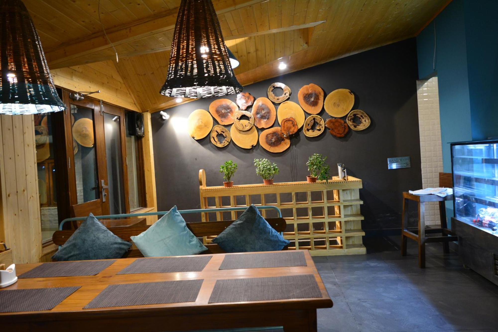 The Neelgiris Hotel Manali  Exterior photo